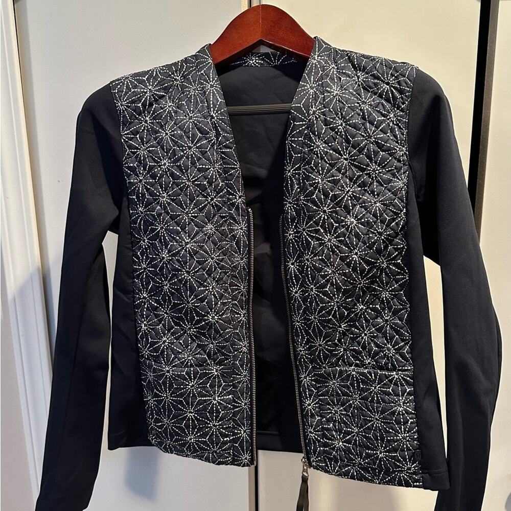 Lululemon athletica navy blue zipper jacket, white stitching, front pockets EUC